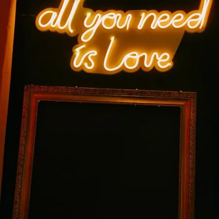 La Interdite Chez Loveroomtoulon, Parking Et Wifi Gratuits