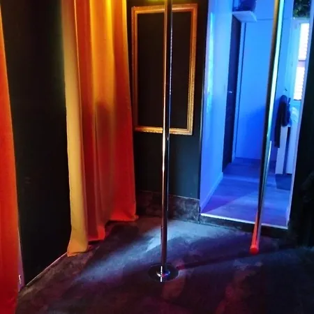 Apartamento La Interdite Chez Loveroomtoulon, Parking Et Wifi Gratuits *