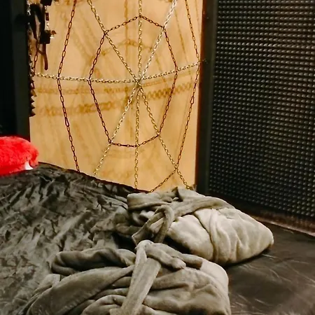 La Interdite Chez Loveroomtoulon, Parking Et Wifi Gratuits Apartamento *