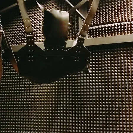 La Interdite Chez Loveroomtoulon, Parking Et Wifi Gratuits *