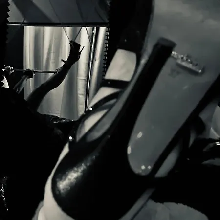 La Interdite Chez Loveroomtoulon, Parking Et Wifi Gratuits * Tolón