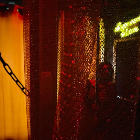 La Interdite Chez Loveroomtoulon, Parking Et Wifi Gratuits Apartamento