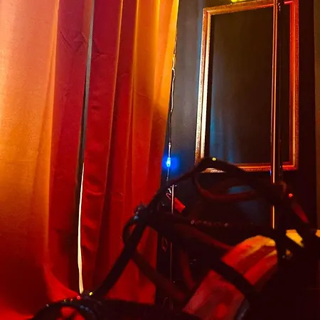 Apartamento La Interdite Chez Loveroomtoulon, Parking Et Wifi Gratuits