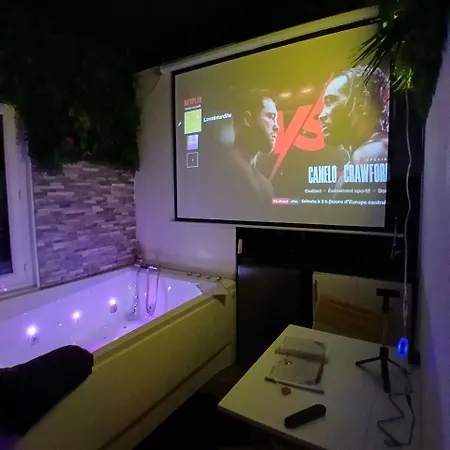 Apartamento La Interdite Chez Loveroomtoulon, Parking Et Wifi Gratuits *