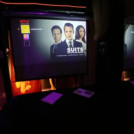 La Interdite Chez Loveroomtoulon, Parking Et Wifi Gratuits Apartamento *