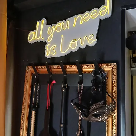 La Interdite Chez Loveroomtoulon, Parking Et Wifi Gratuits Apartamento *